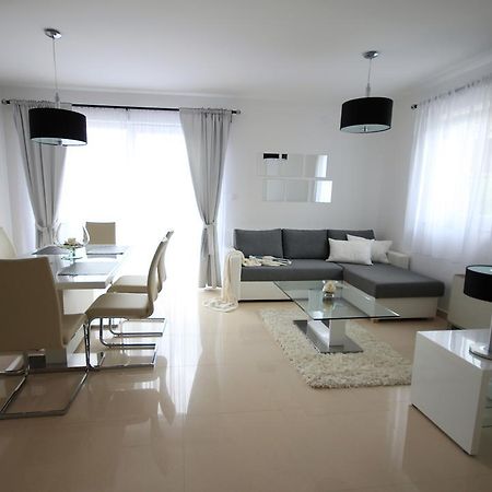 Apartments Villa Mantinela Malinska Habitación foto