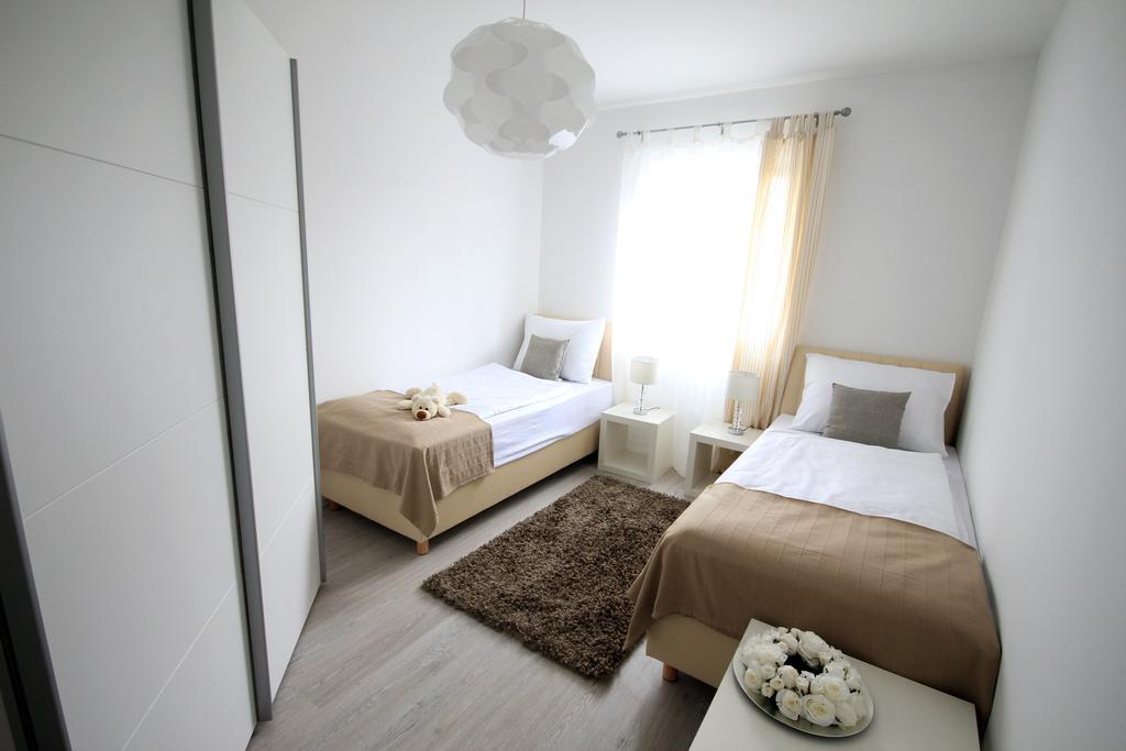 Apartments Villa Mantinela Malinska Habitación foto