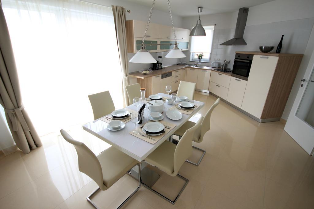 Apartments Villa Mantinela Malinska Habitación foto